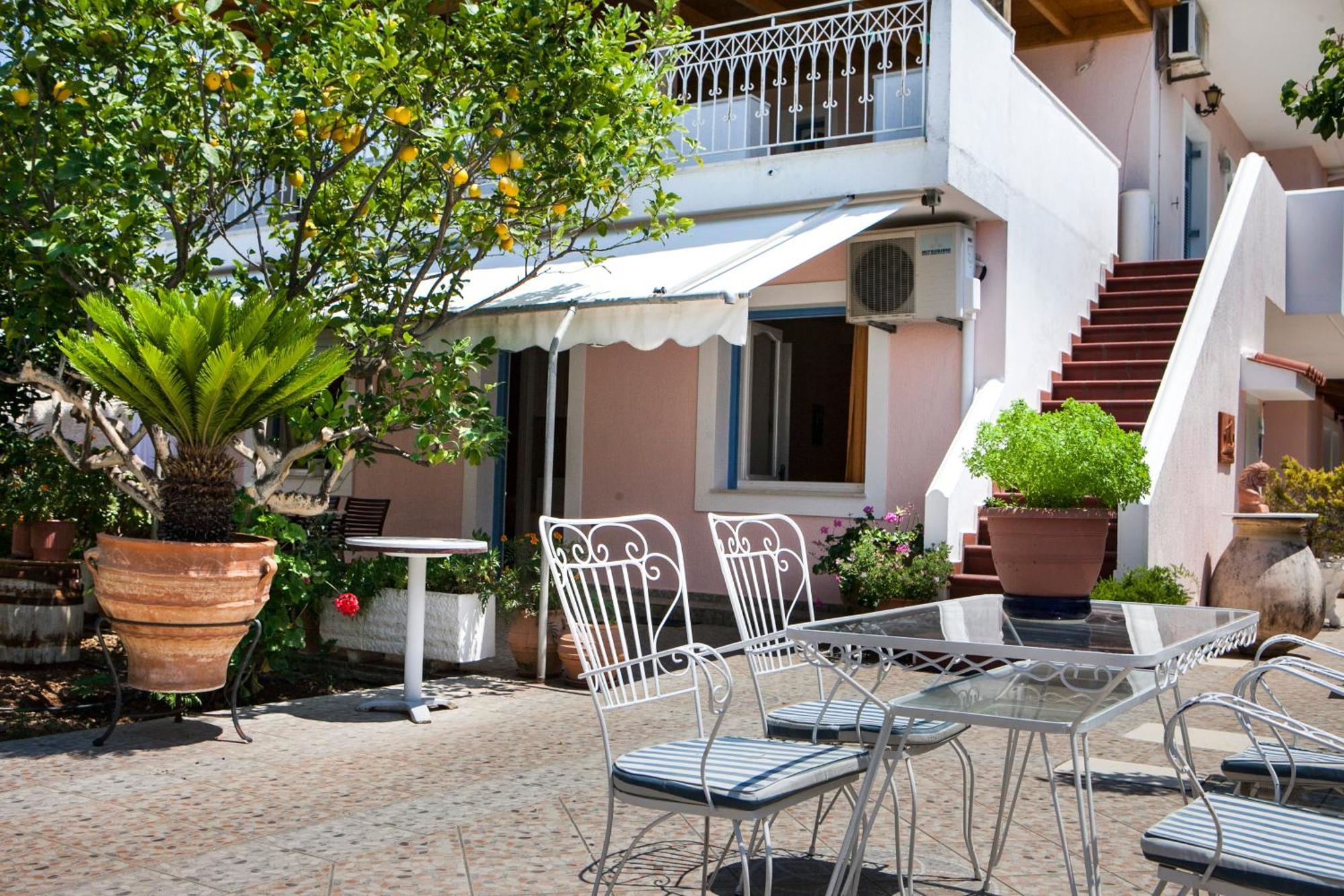 Tzivras Villa & Apartments Lassi  Kamer foto